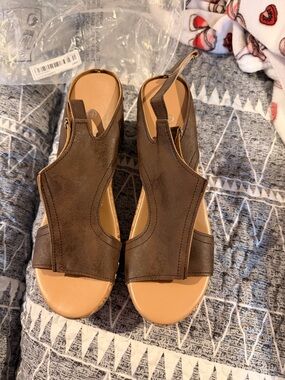 Brown Open-Toe Slingback Women’s Sandals